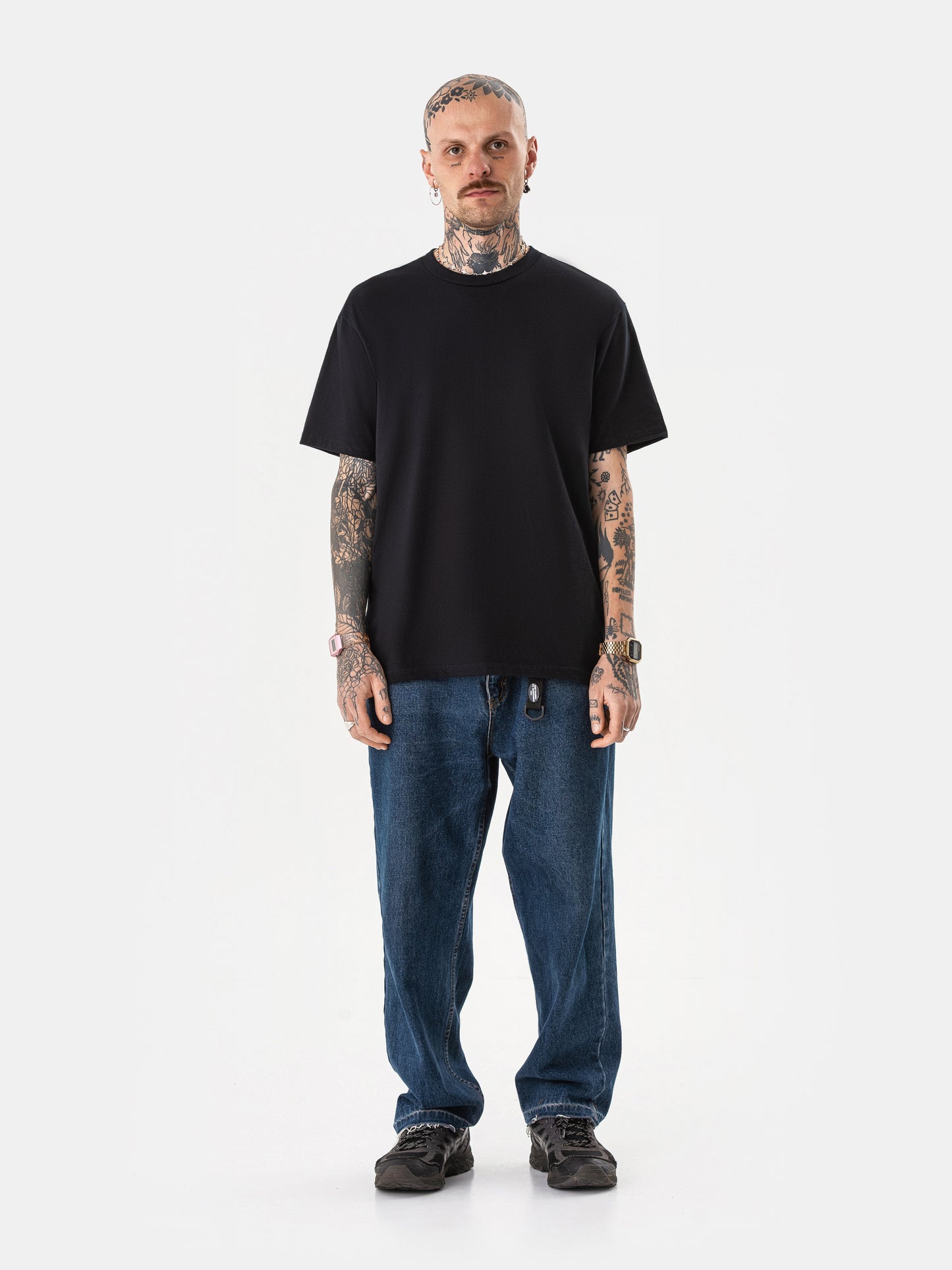 BASIC T-SHIRT SCHWARZ