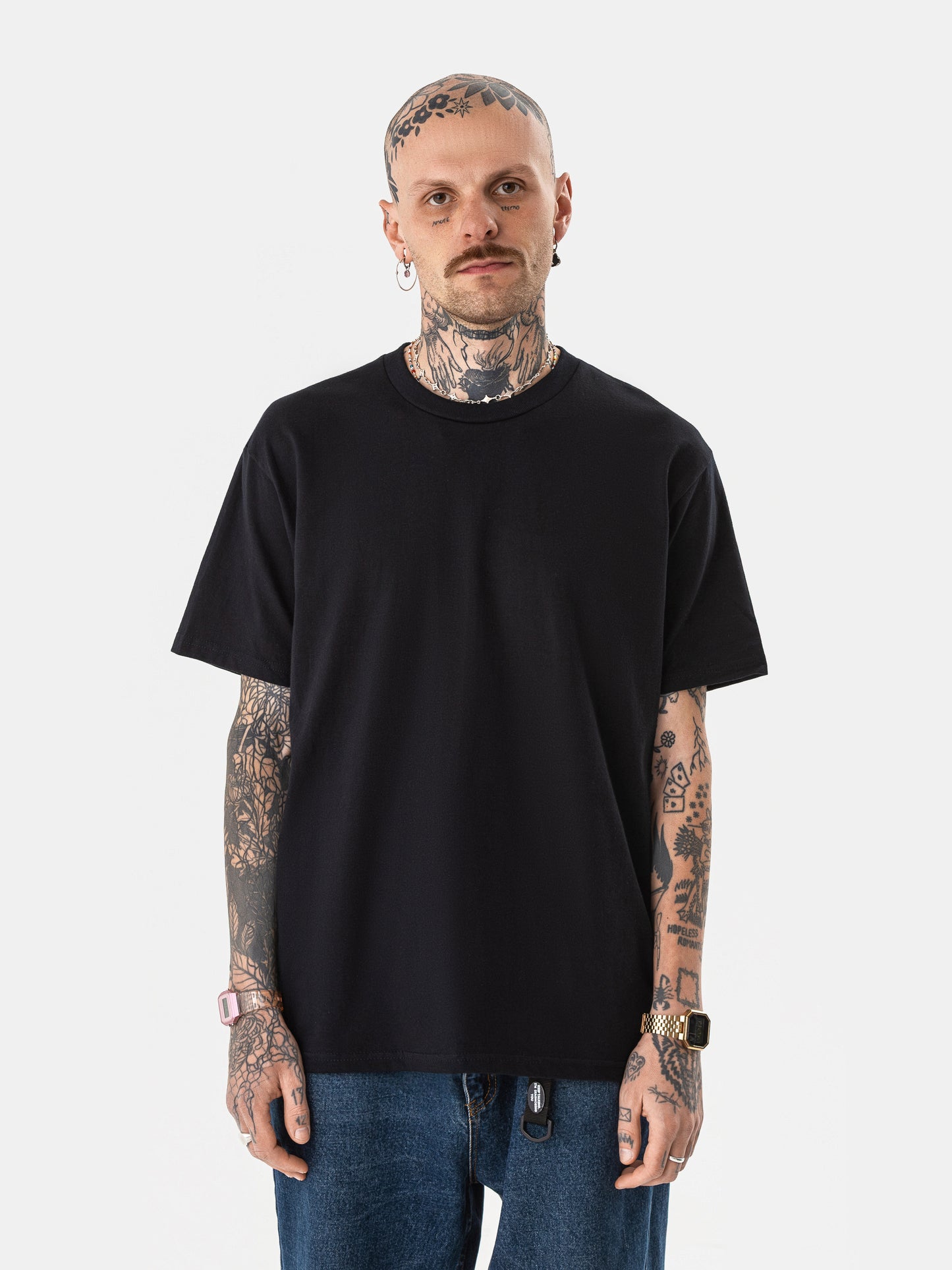 BASIC T-SHIRT SCHWARZ