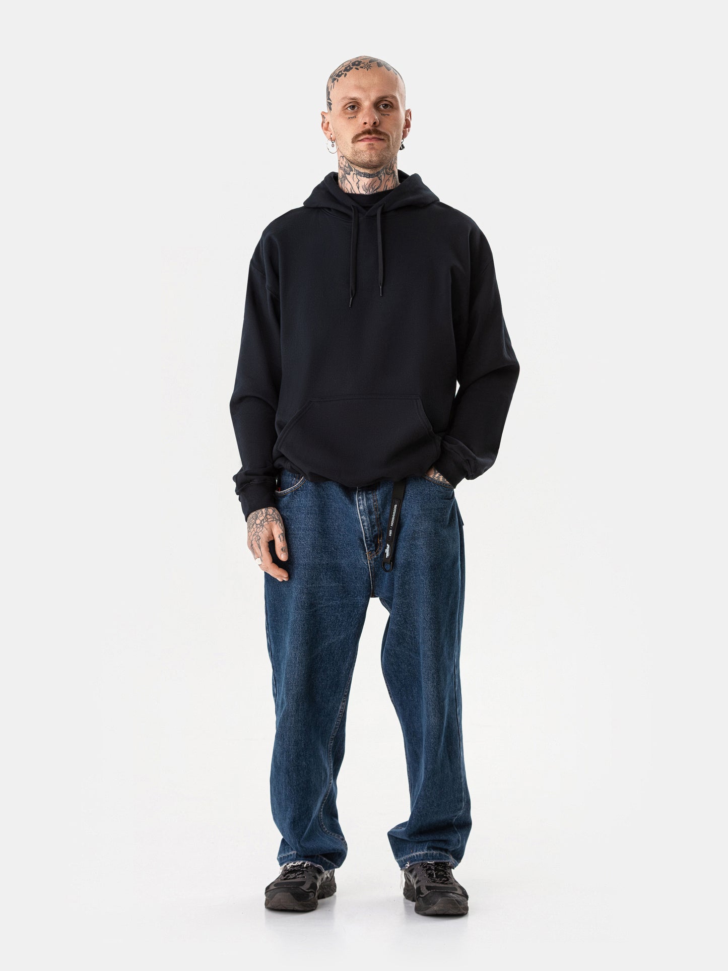 BASIC HOODIE SCHWARZ