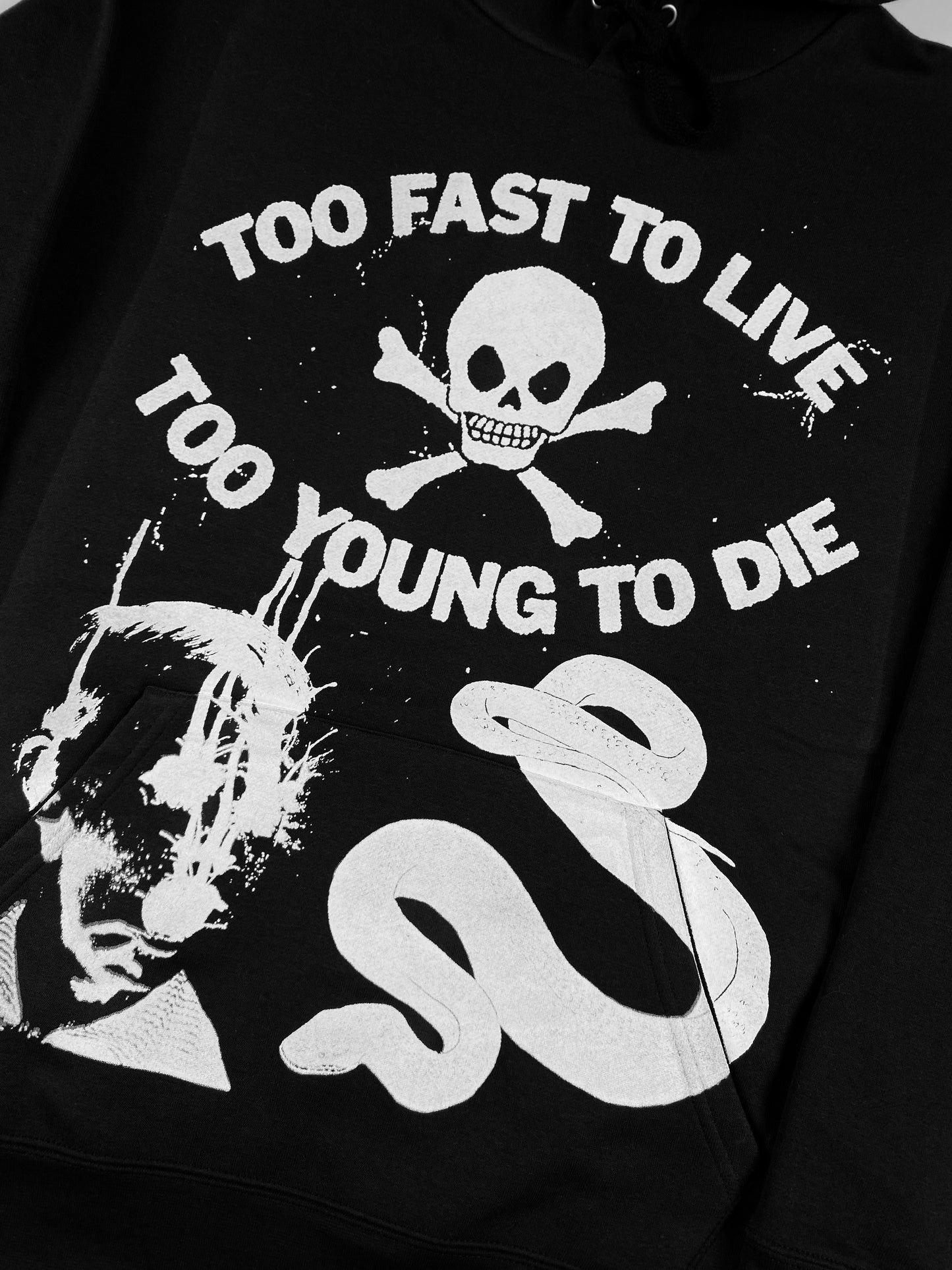 TOO FAST HOODIE SCHWARZ