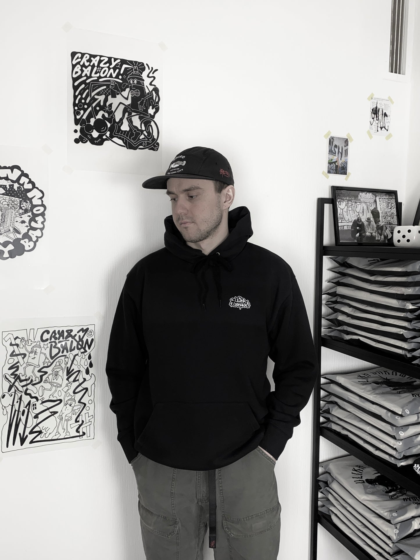 PRAY HOODIE SCHWARZ