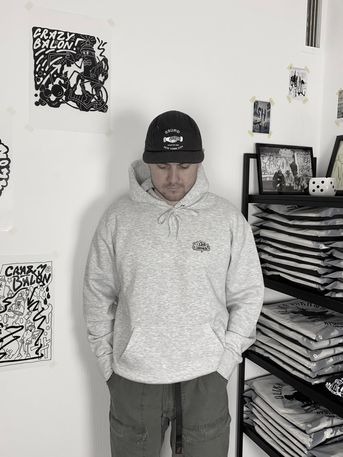 PRAY HOODIE GRAU