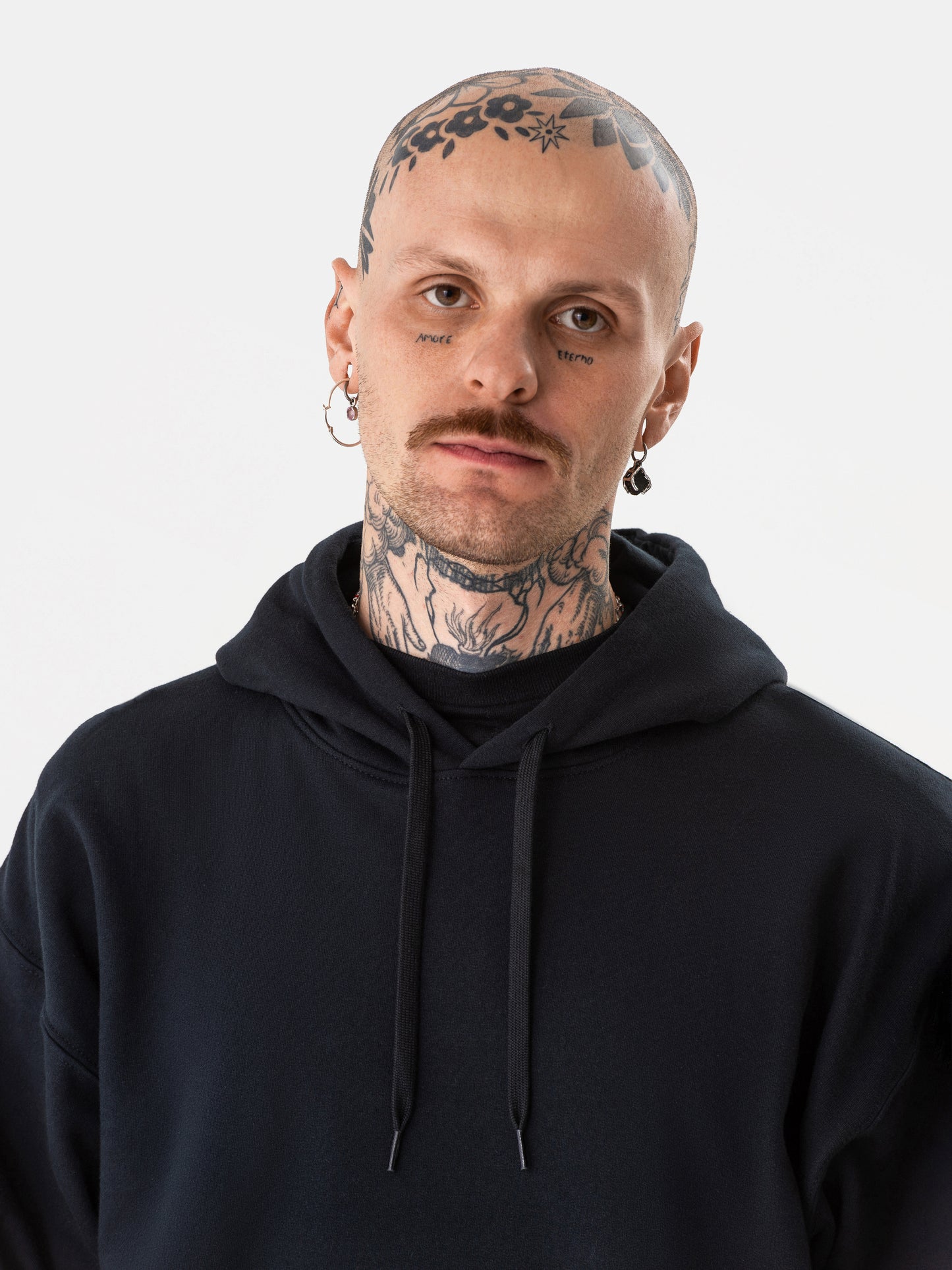 BASIC HOODIE